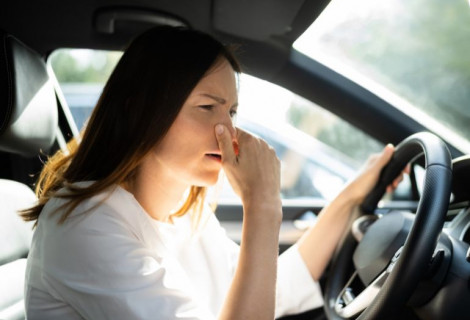 Mauvaise odeur essence dans habitable voiture