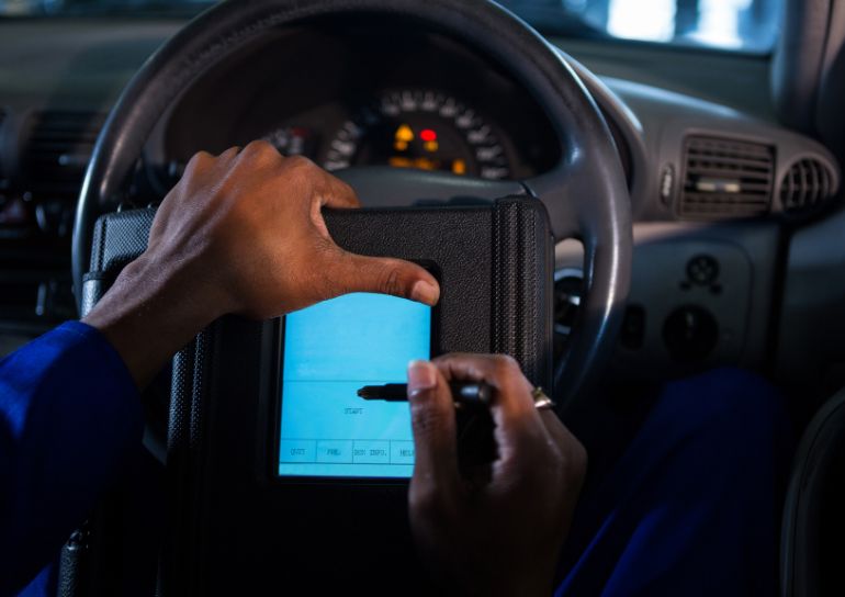 Prise-OBD2-diagnostic-auto