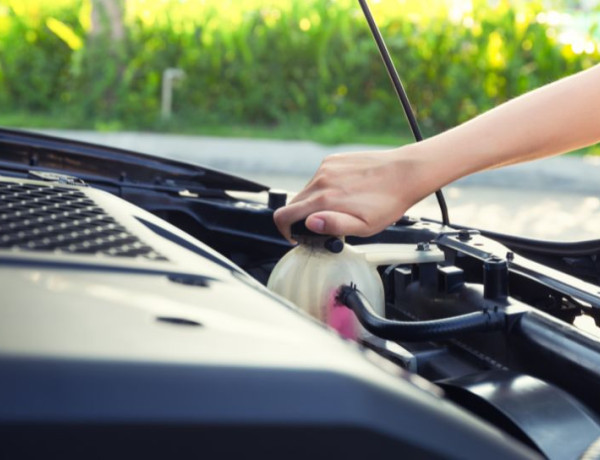 Liquide de refroidissement moteur voiture